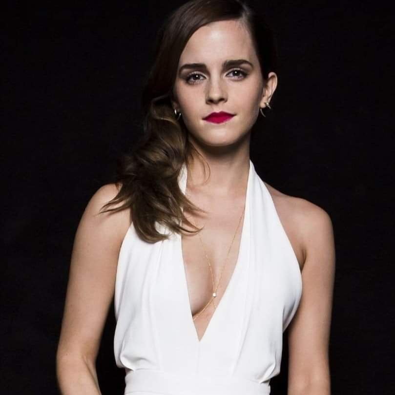 CFtueFmV Emma Watson 2 01.jpg